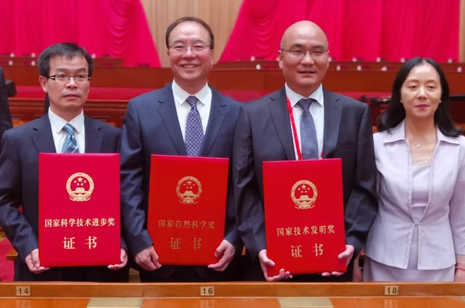 坚持和加强党对拼搏手机版下载新人权益