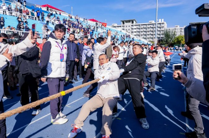 共同行进的机器狗和无人机尽显前沿创新