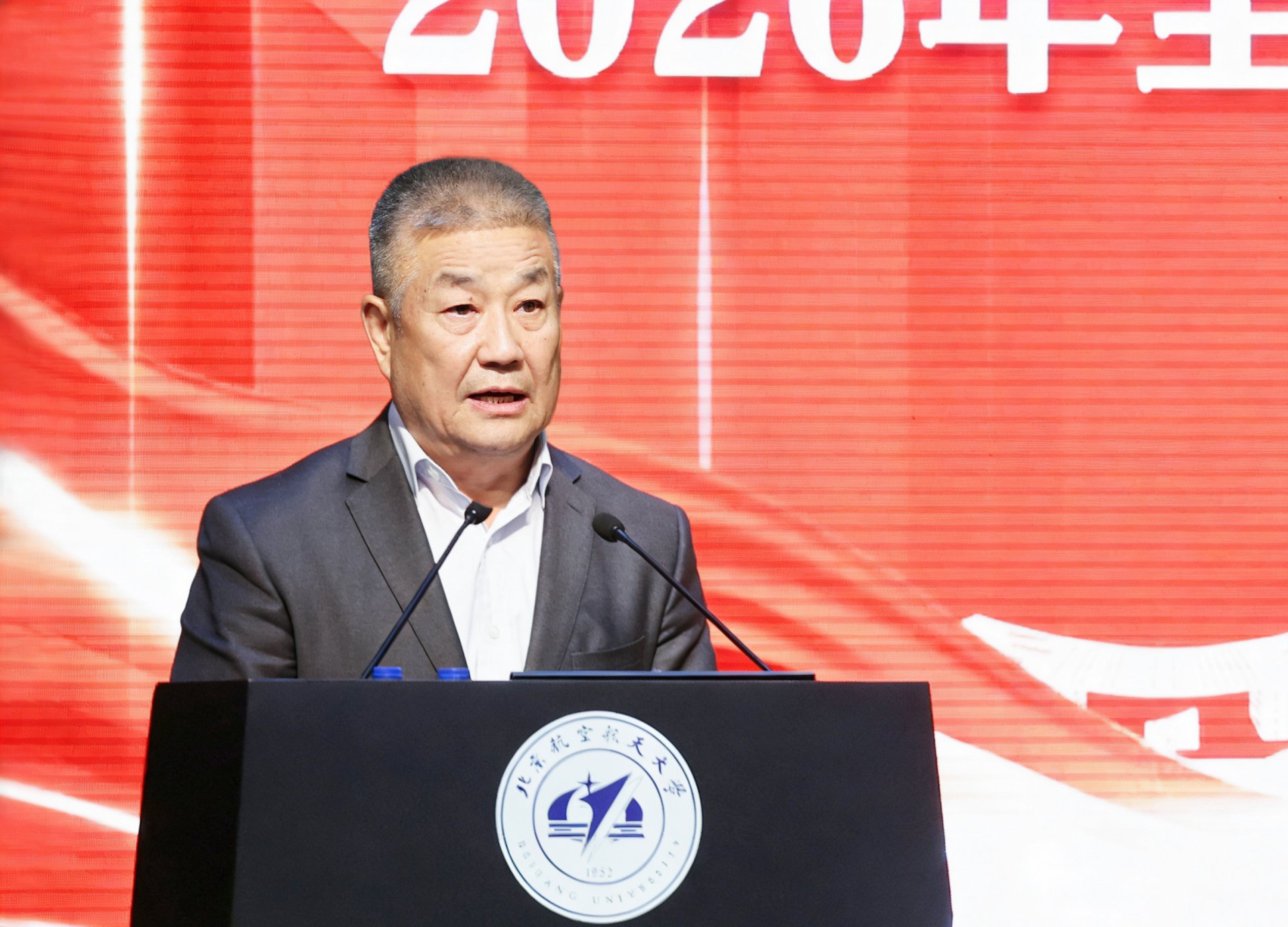 拼搏手机版下载帮助中心召开2026年