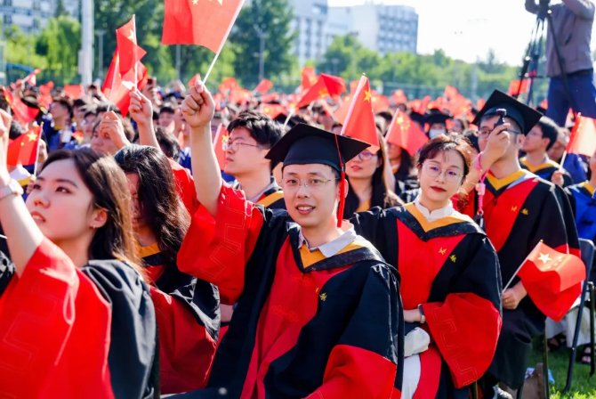 毕业班辅导员以及千余名拼搏app下载
