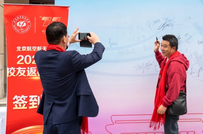 副校长吕卫锋
