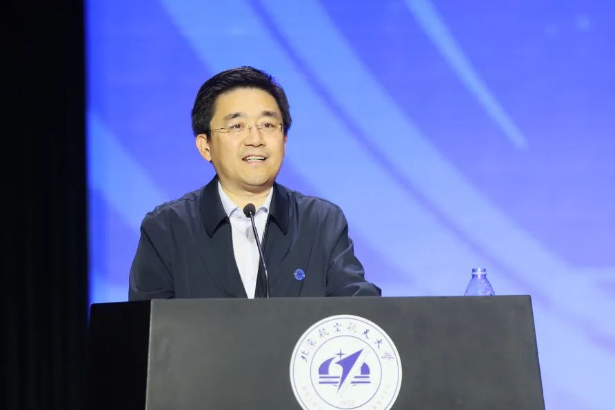 近2000名校友返回母校参加大会