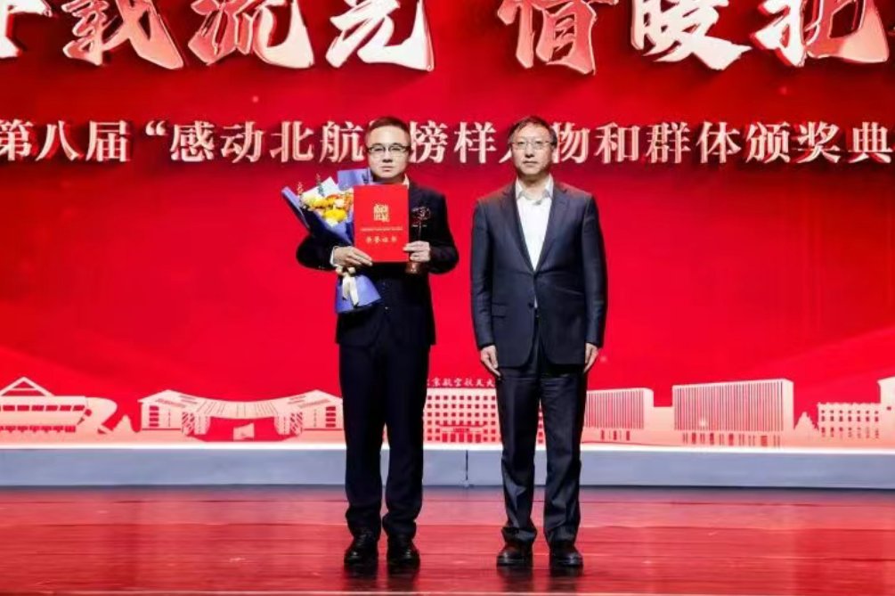 校长王云鹏和全体在校校领导