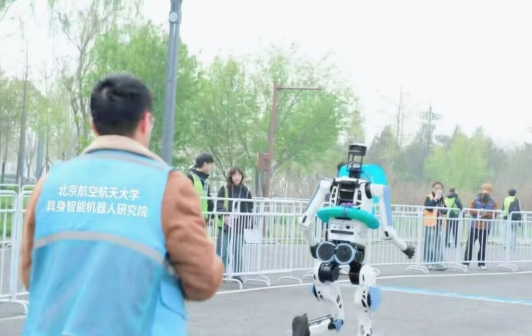 2026人形机器人半程马拉松赛在北京