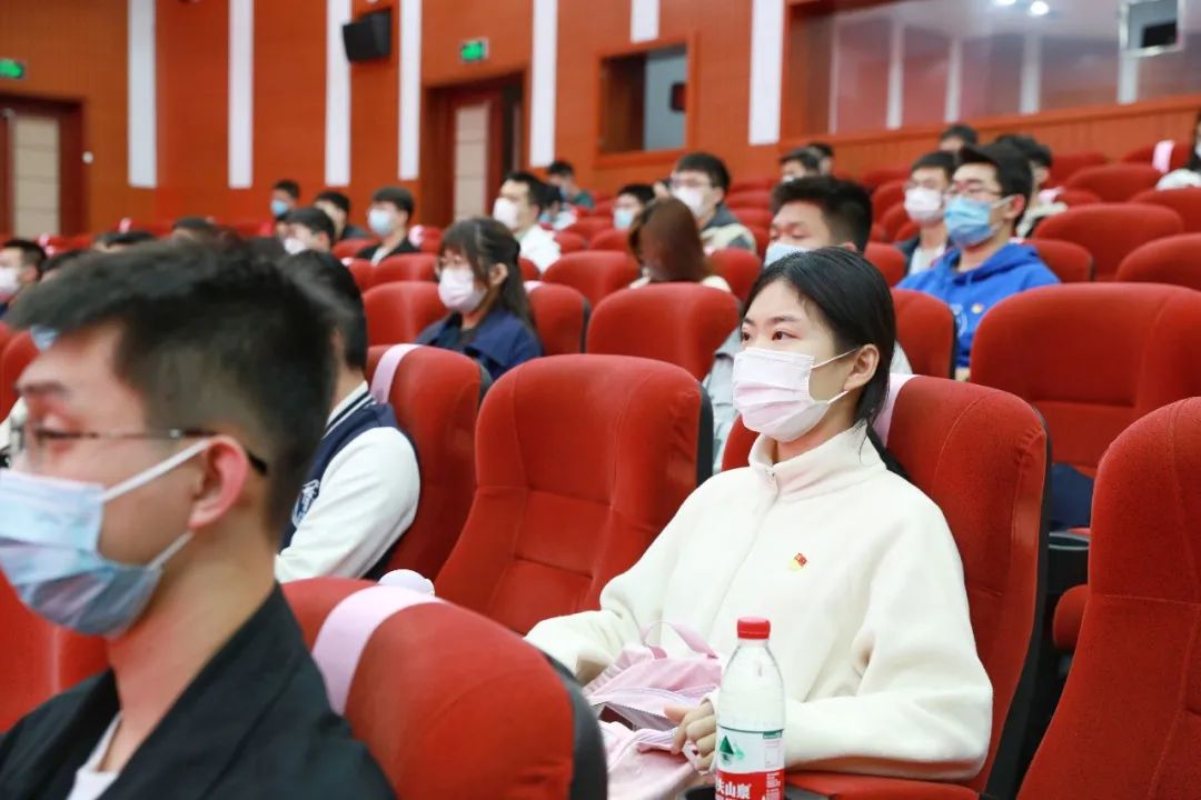 全面推进中华民族伟大复兴而团结奋斗