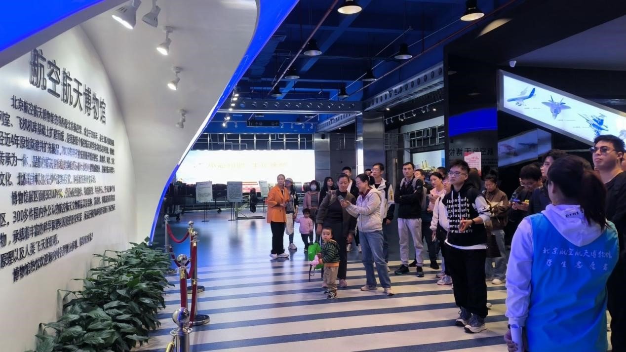 班主任老师为每一位同学颁发了拼搏ap