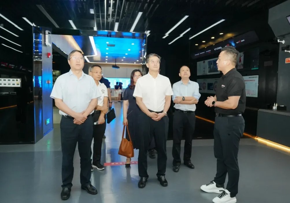 发挥拼搏app下载出任AC米兰官方合