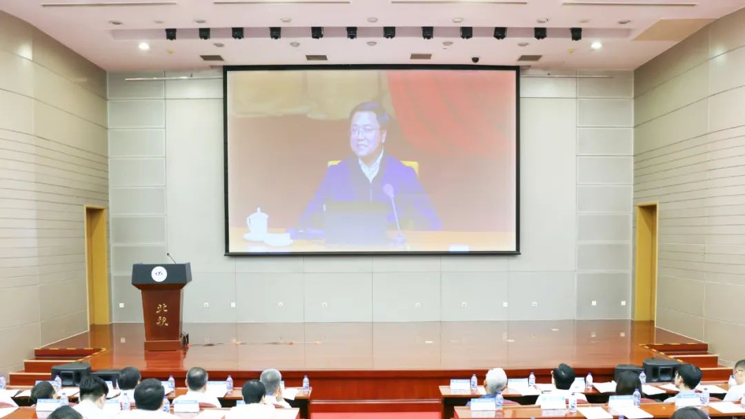 推动深入贯彻中央八项规定精神拼搏ap