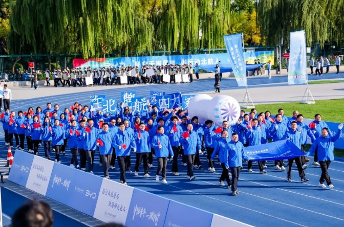 副校长赵巍胜在杭州国际校园参加运动会
