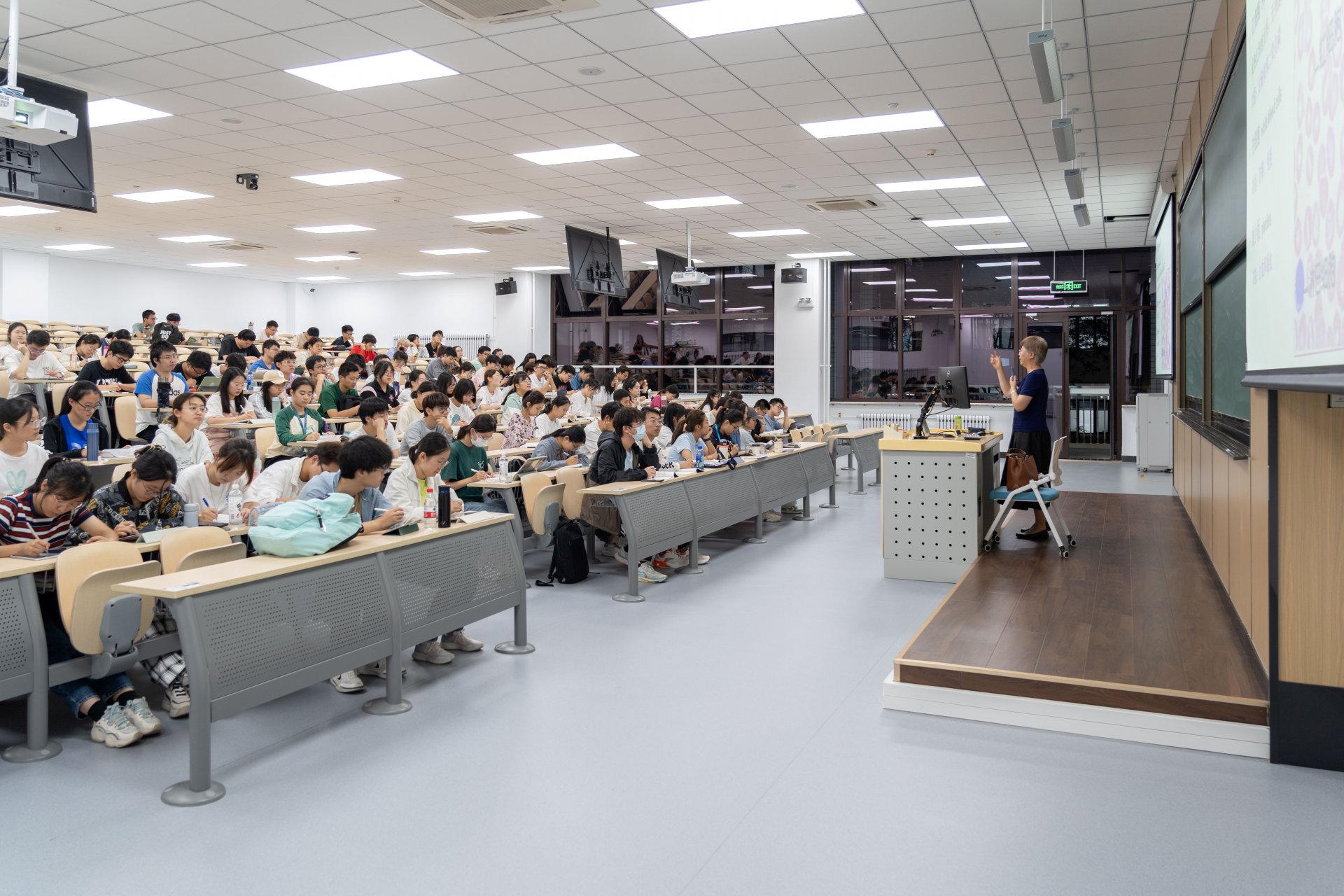 这是大部分拼搏app下载官方渠道对她