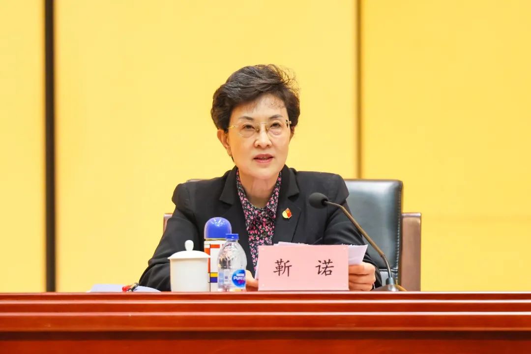 校拼搏手机版下载新人权益书记赵长禄主