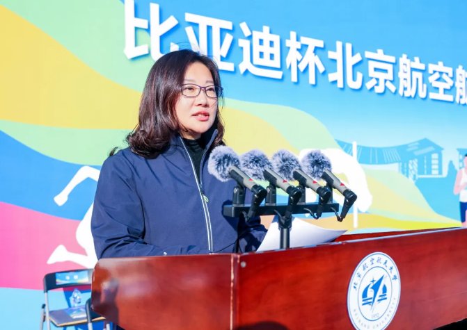各具特色的整齐着装彰显团结进取的部门